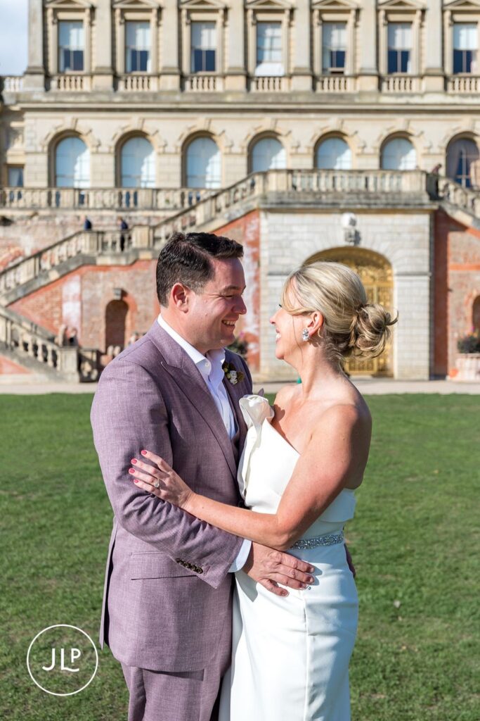 romantic couple portraits Cliveden House gardens